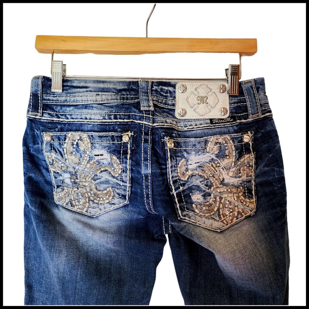 Miss Me Signature Bermuda Stretch Short size 26 Rhinestones Metallic Embroidered